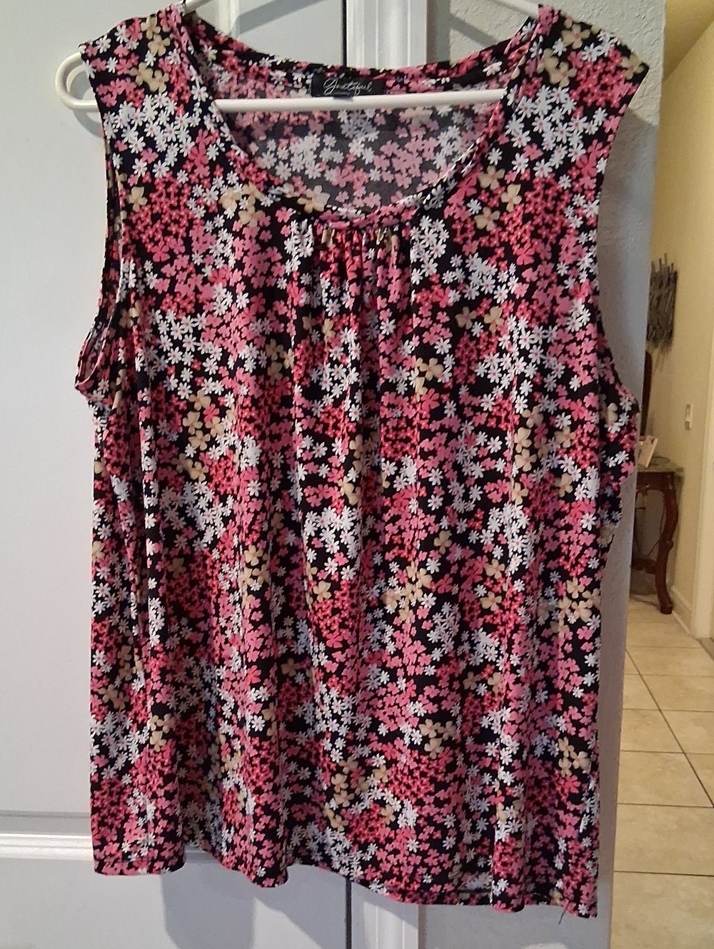 Sleeveless Floral Scoop Neck Top - Pink Multi